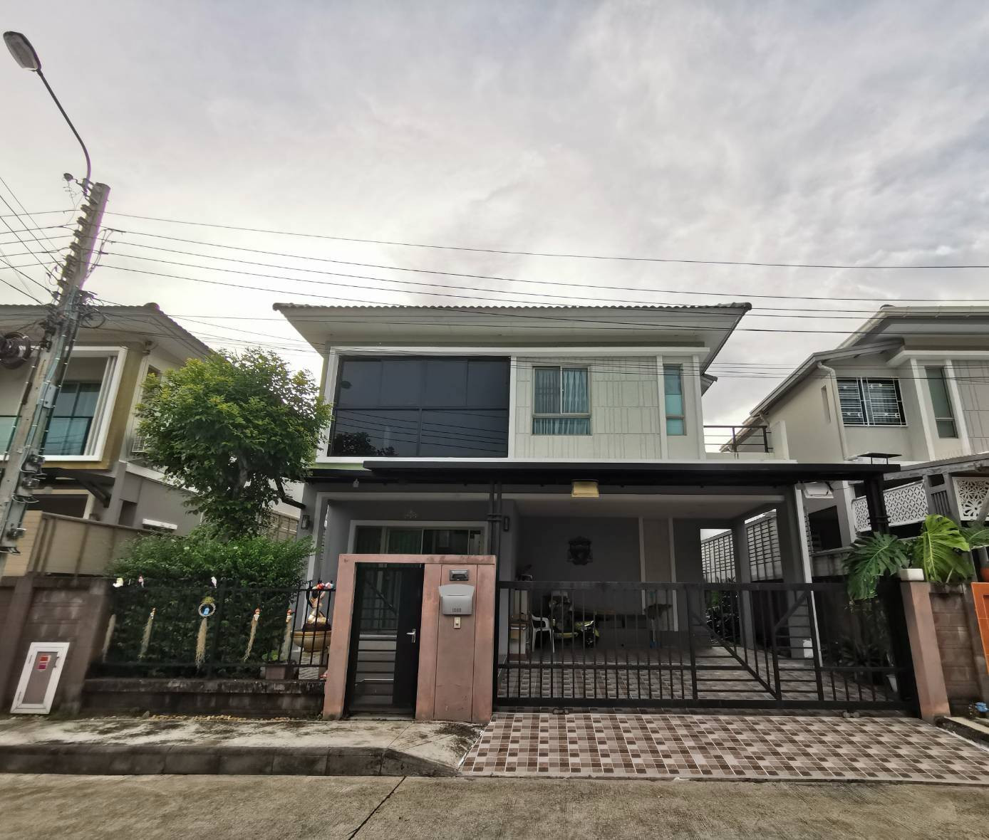 The Plant Estique บ้าน2ชั้น 40ตร.ว. 3ห้องนอน 3ห้องน้ำ 1ห้องครัว The Plant Estique บ้าน2ชั้น 40ตร.ว. 3ห้องนอน 3ห้องน้ำ 1ห้องครัว