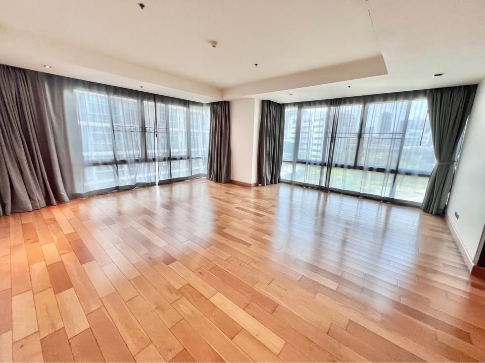 For sale ✨Belgravia Residence Sukhumvit 30/1✨4 beds 4 baths, Size 297 sqm., near BTS / MRT Phromphong (0.7 km) Tel.0982645161 