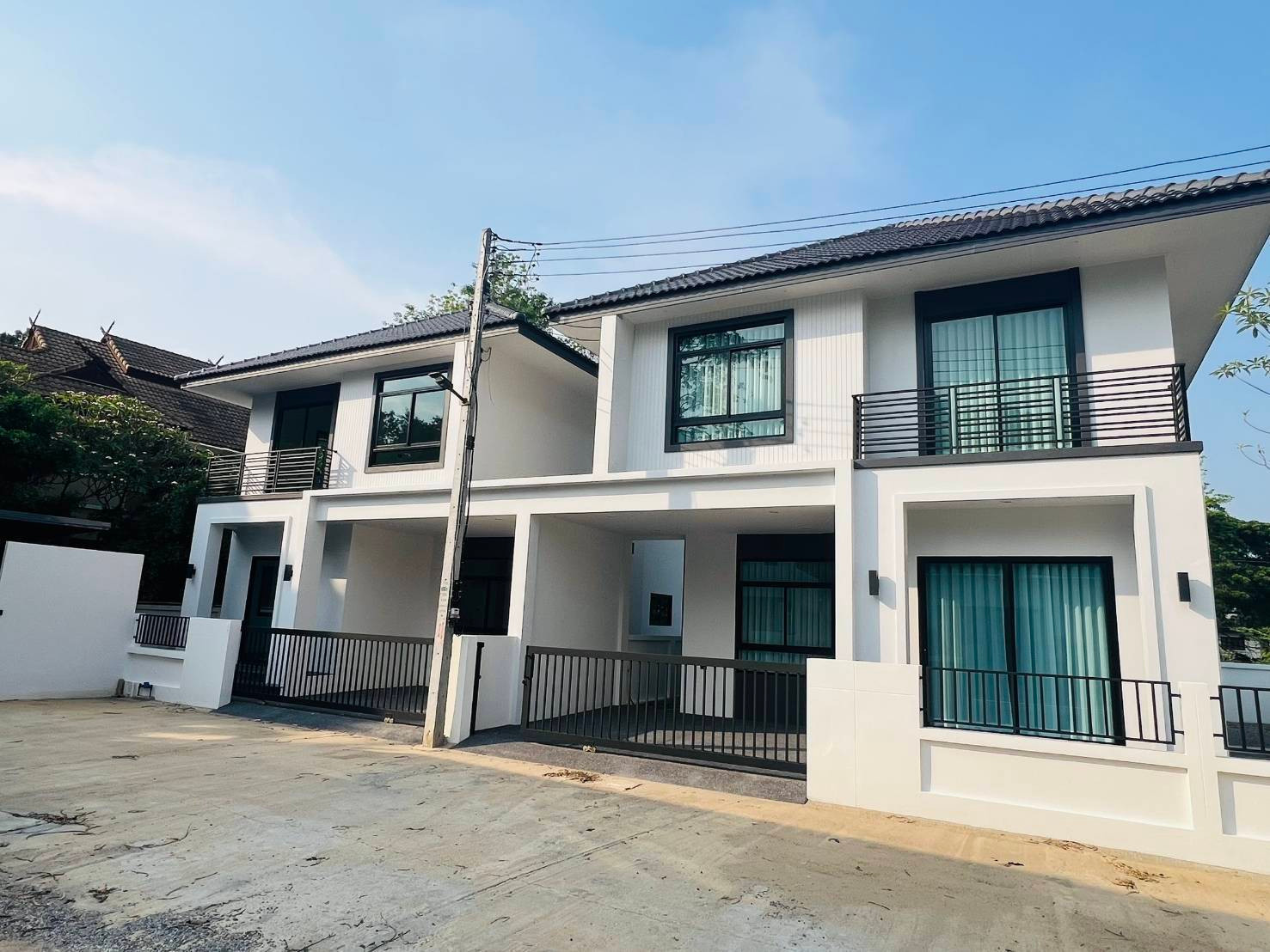 Brand-New Semi-Detached House for Rent Near Kad Farang, Hang Dong, Chiang Mai Contemporary Modern Design | Fully Furnished | Ready to Move In Brand-New Semi-Detached House for Rent Near Kad Farang, Hang Dong, Chiang Mai Contemporary Modern Design | Fully Furnished | Ready to Move In
