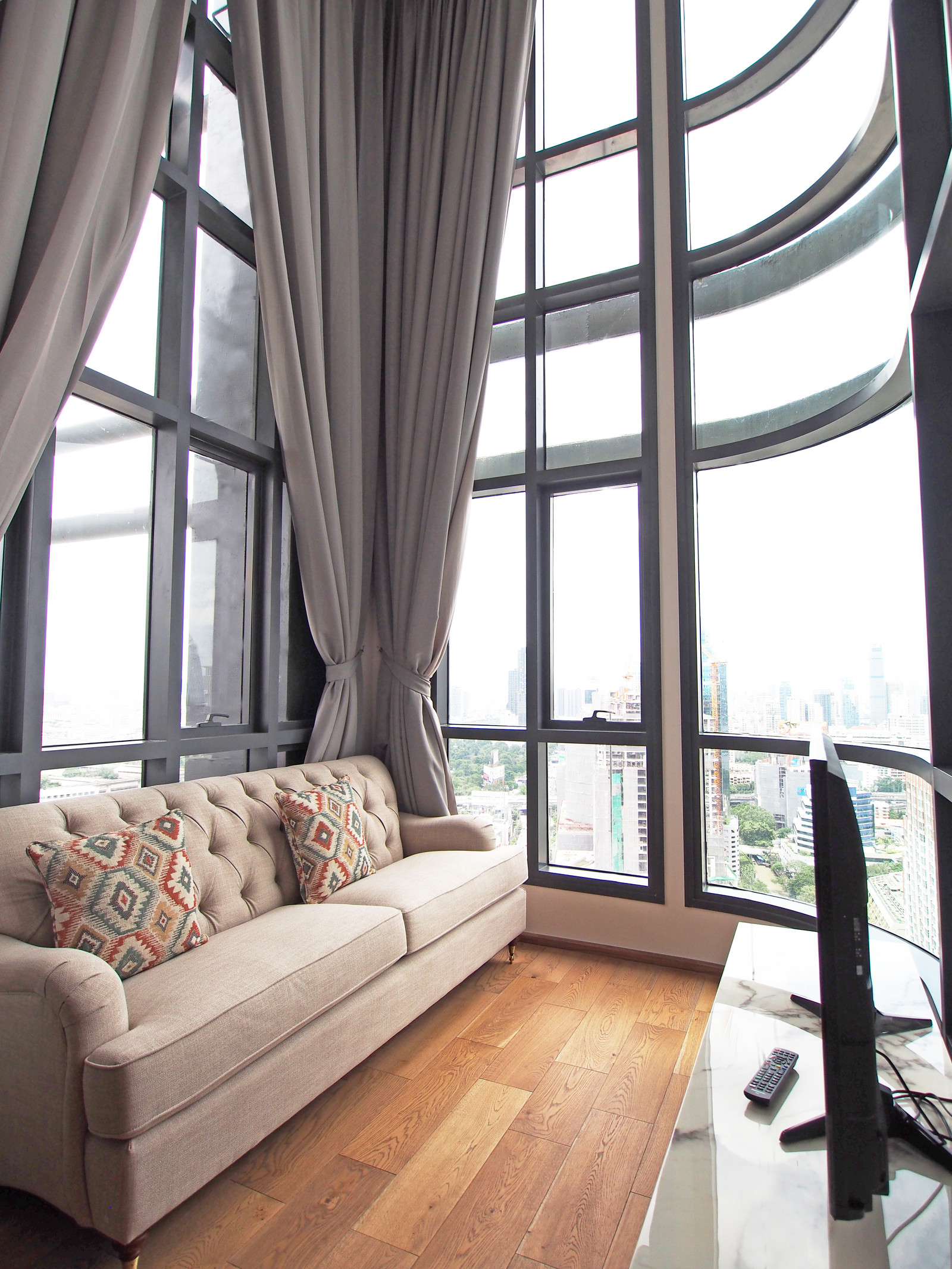 Condo for Rent at Q Chidlom, Chidlom-Phetchaburi Road, Duplex Unit, 1 Bedroom, 73 Sq.m., Near BTS Chidlom, Rental Price 48,000 THB/Month Condo for Rent at Q Chidlom, Chidlom-Phetchaburi Road, Duplex Unit, 1 Bedroom, 73 Sq.m., Near BTS Chidlom, Rental Price 48,000 THB/Month
