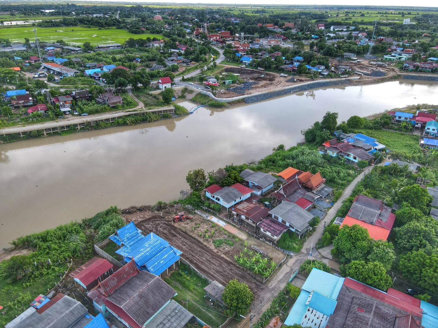 The  is selling it himself! Land along the Chao Phraya River, heavily reduced to 1.1 million, very good price, cant find it anymore.  175 words are written in the book. If you dont want to go home, you cant go wrong! – รูปที่ 4