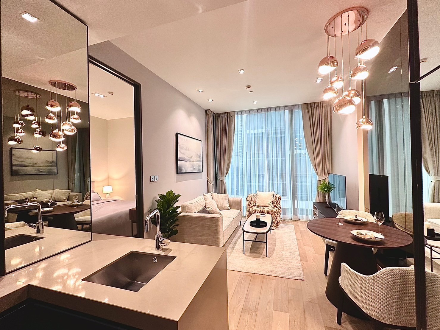FOR SALE: 1-Bedroom Condo at 28 Chidlom – รูปที่ 2