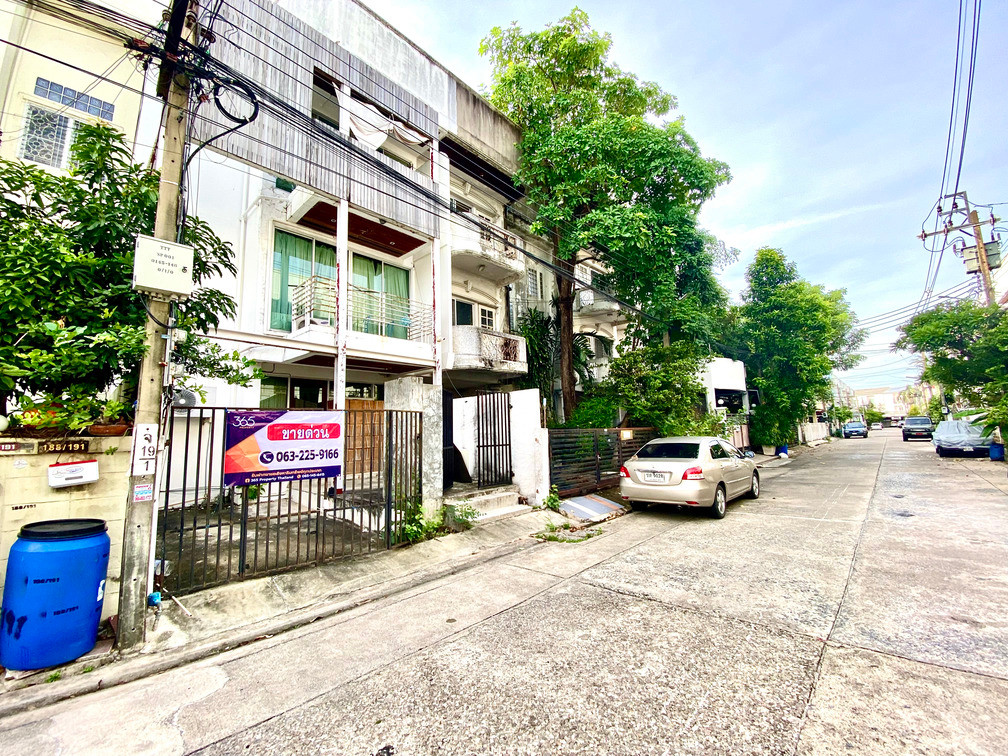 Townhouse for sale, 3-story town home, Village 84 Mansion, Lat Phrao 84, Pradit Manutham 3, only 300 meters from the main road along Ramintra Expressway. – รูปที่ 2