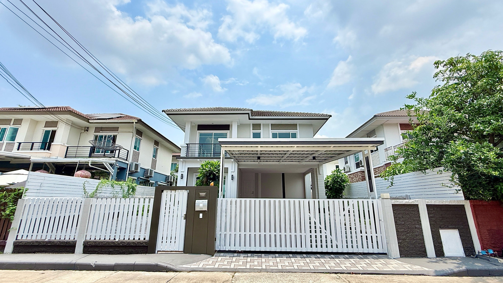 บ้านเดี่ยวเดอะแพลนท์ โครงการหรู ติดถนนบางนาตราด-กิ่งแก้ว มาเก็ตวิจเลจ ใกล้เมกาบางนา สนามบินสุวรรณภูมิ รีโนเวทใหม่ ราคาพิเศษสุดในโครงการ
บ้านเดี่ยวเดอะแพลนท์ โครงการหรู ติดถนนบางนาตราด-กิ่งแก้ว มาเก็ตวิจเลจ ใกล้เมกาบางนา สนามบินสุวรรณภูมิ รีโนเวทใหม่ ราคาพิเศษสุดในโครงการ