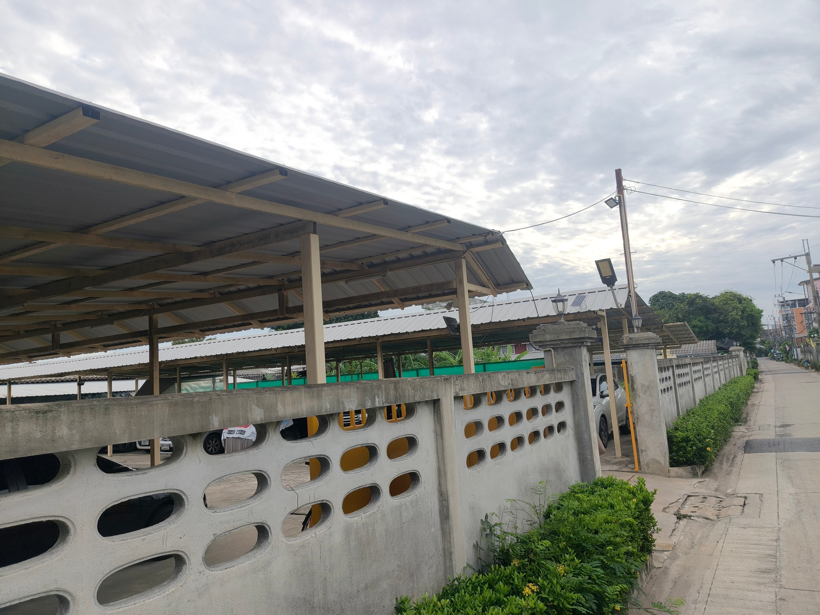 ที่ดิน ถมแล้ว 253 ตรว. ใกล้ สน.หนองแขม
