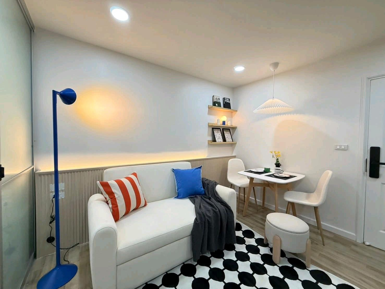For Sale : D Condo Onnut-Rama 9, 1 Bedroom, Nice Decoration, Near Airport Rail Link : Ban Thap Chang