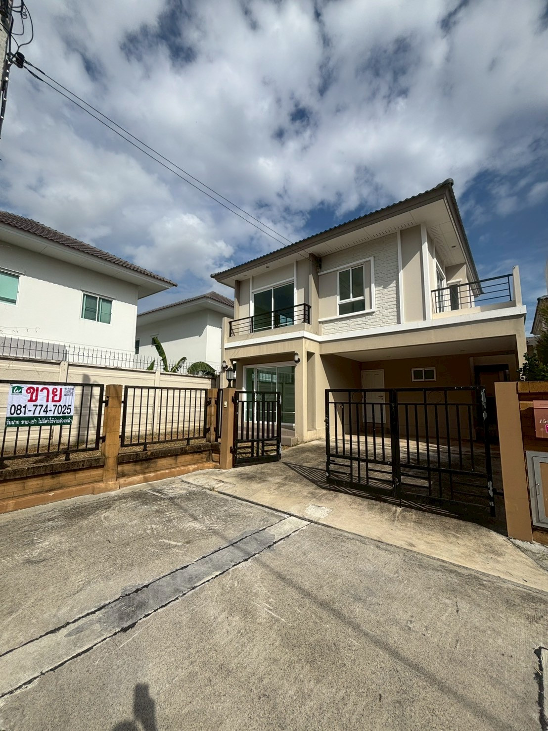 ** บ้านแฝดหลังริม 2 ชั้น สไตล์บ้านเดี่ยว พื้นที่รอบบ้านกว้าง โปร่งทุกทิศ เพิ่มความเป็นส่วนตัวในงบที่คุ้มค่ากว่า ได้ฟีลบ้านเดี่ยว ทำเลศักยภาพ ซื้ออยู่ก็ดี ลงทุนก็คุ้ม!**