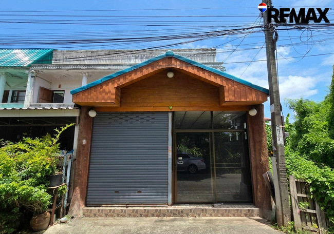2-story townhouse for sale, large house, area 30 sq m, 4 bedrooms, Soi Phetkasem 79, Intersection 9, Nong Khaem.