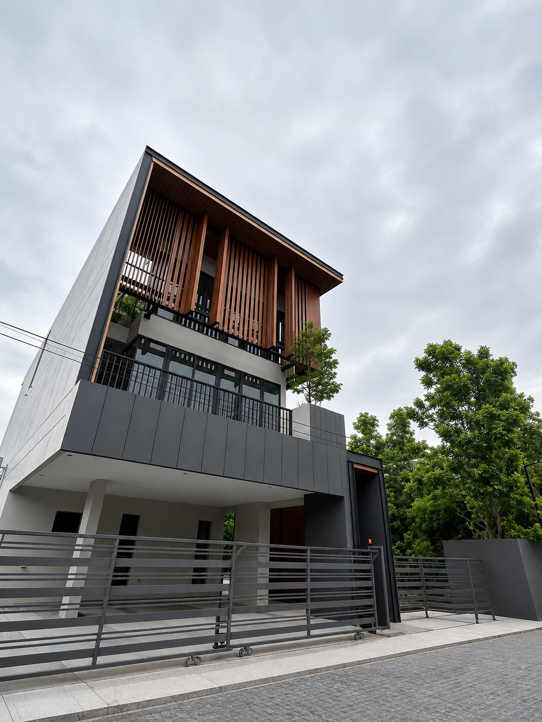 🧡 Luxury Villa for Sale in Udomsuk, Central Bangkok 🧡 🧡 Luxury Villa for Sale in Udomsuk, Central Bangkok 🧡