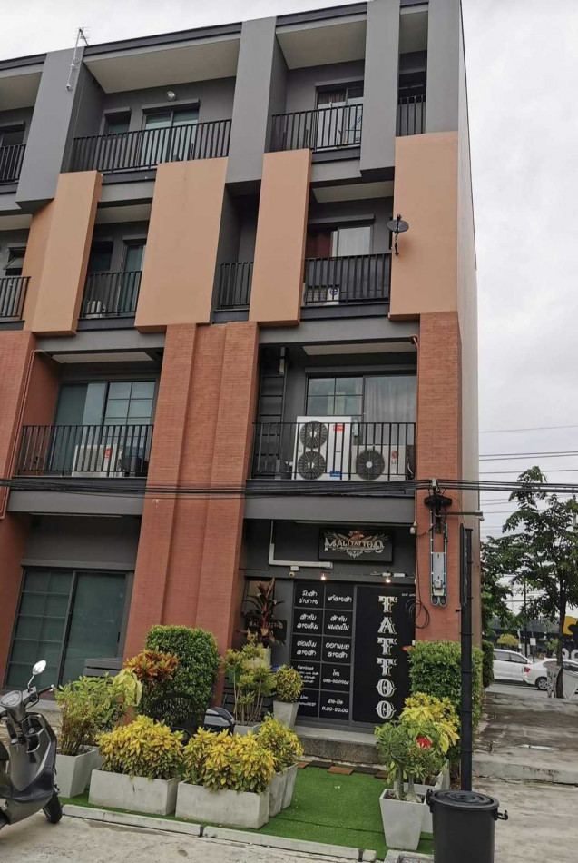 Commercial building for rent, Siri Avenue Phetkasem 81, 90 sq m, 22 sq wa. Commercial building for rent, Siri Avenue Phetkasem 81, 90 sq m, 22 sq wa.