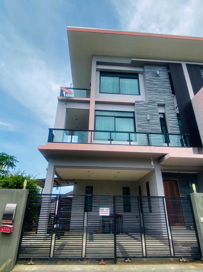 For sale: 3-story townhome/vacation home in Hua Hin Soi 19, just 300 meters from the beach. 374 sq m, 50 sq wa. For sale: 3-story townhome/vacation home in Hua Hin Soi 19, just 300 meters from the beach. 374 sq m, 50 sq wa.