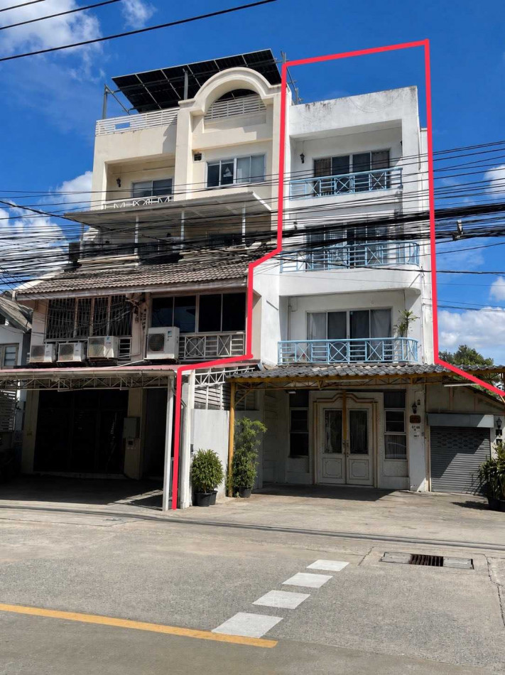 ขาย อาคารพาณิชย์ อาคารพาณิชย์ 4.5 ชั้น หลังมุม 320 ตรม 35 ตรว ซอยนาคนิวาส 37 แยก 1 ขาย อาคารพาณิชย์ อาคารพาณิชย์ 4.5 ชั้น หลังมุม 320 ตรม 35 ตรว ซอยนาคนิวาส 37 แยก 1