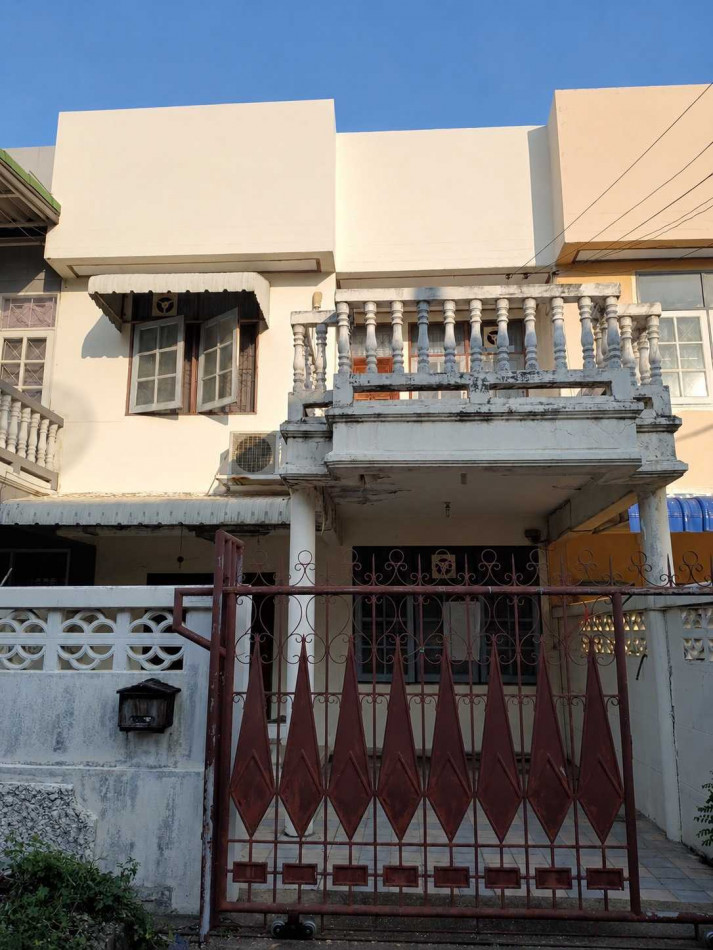 Townhome for sale, Rungruang House, 120 sq m, 21 sq wah, Soi Phahonyothin 54.