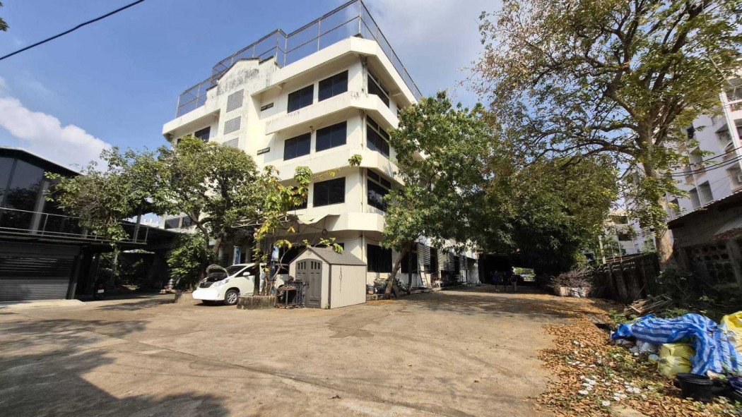 Factory for sale, with factory license (Form 4), prime location, 5750 sq m, 4 rai 1 ngan , near Ramintra-Ladprao 87 Expressway.