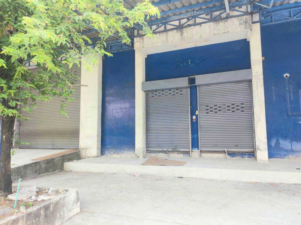Warehouse for sale, prime location on Theparak Road, in good condition and ready for use, 800 sq m, 2 rai.
