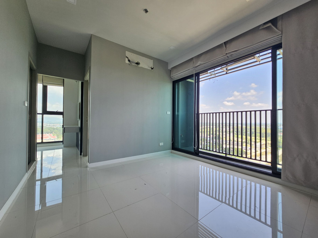 Lowest price condo for sale at Notting Hill Rayong. Large room, near Central Rayong. 35 sq m, corner unit.