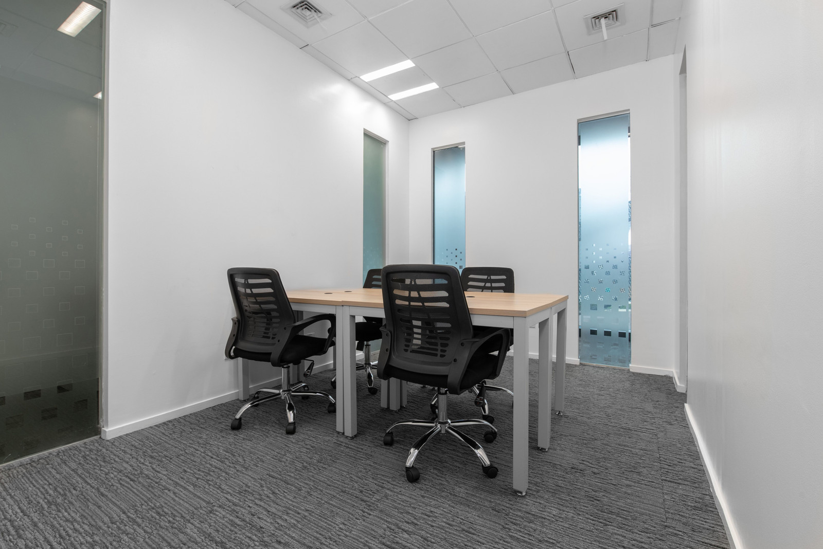 เข้าร่วมสภาพแวดล้อมโคเวิร์กกิ้งที่เน้นการทำงานร่วมกันใน Regus Silom Complex – รูปที่ 4