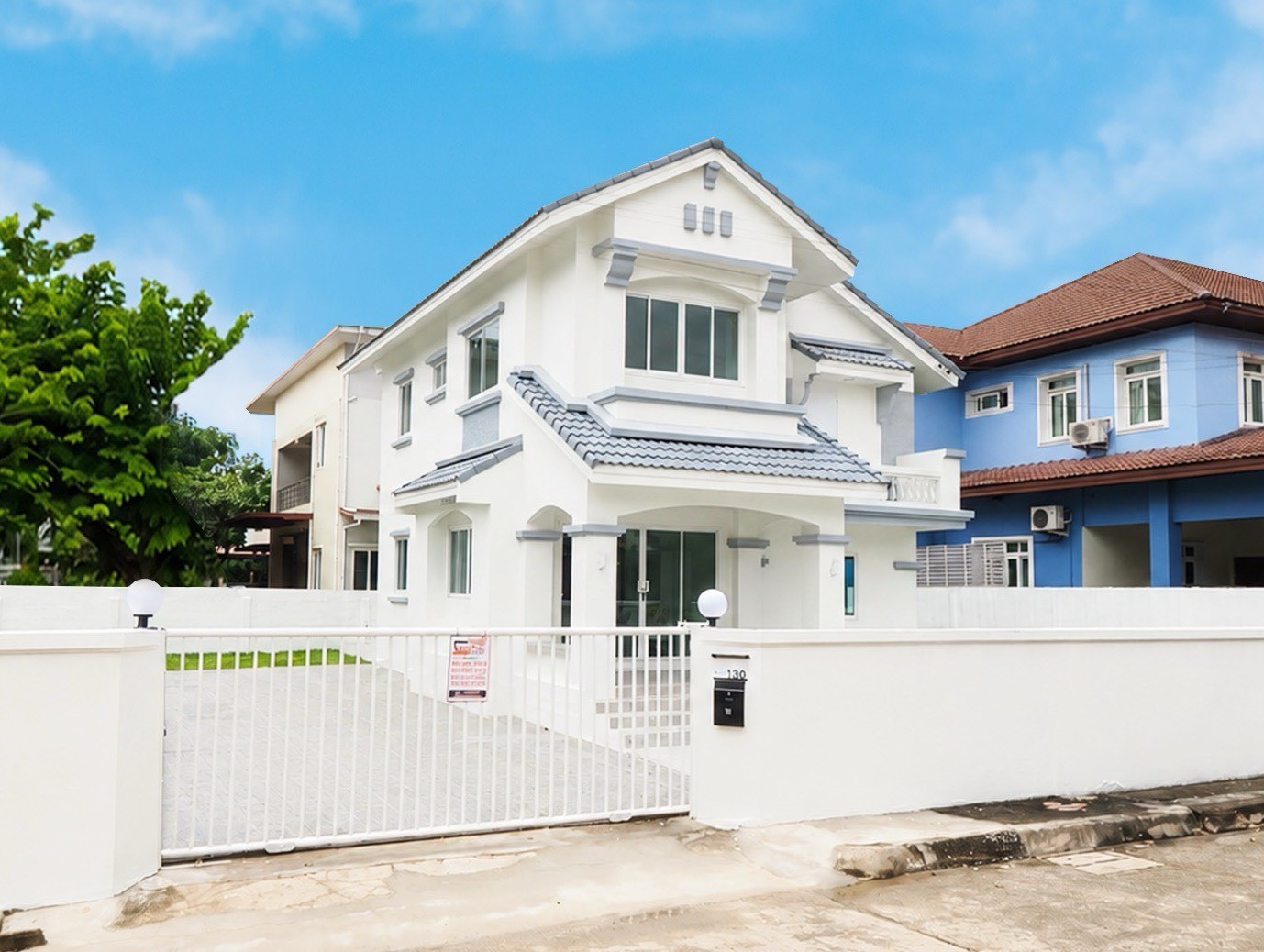Special price for sale, 2-storey detached house, 123 sq m., Siwalee Village, Rangsit 1, 5 bedrooms, 3 bathrooms, large house, corner location, main road, excellent functions, complete with furniture, very large area. Renovated the whole house. Ready to mo Special price for sale, 2-storey detached house, 123 sq m., Siwalee Village, Rangsit 1, 5 bedrooms, 3 bathrooms, large house, corner location, main road, excellent functions, complete with furniture, very large area. Renovated the whole house. Ready to mo