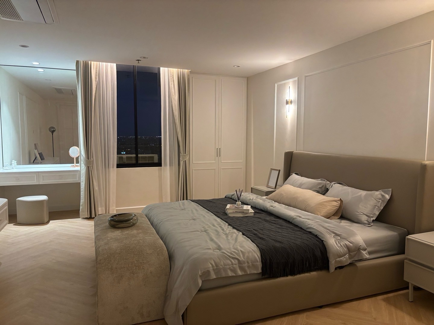 Whoever wants to be a chic Thonglor person, raise your hand 😎 Icon 3 comes with a chic view and a very spacious room.
