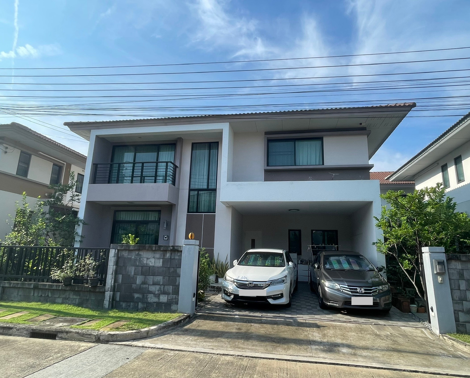 Modern style detached house for sale, 4 bedrooms, 3 bathrooms, with extended Thai kitchen, very good price ✅ Casa Ville Ramintra-Wongwaen 2, near Chatuchot Expressway. Motorway 9 Fashion Island Modern style detached house for sale, 4 bedrooms, 3 bathrooms, with extended Thai kitchen, very good price ✅ Casa Ville Ramintra-Wongwaen 2, near Chatuchot Expressway. Motorway 9 Fashion Island