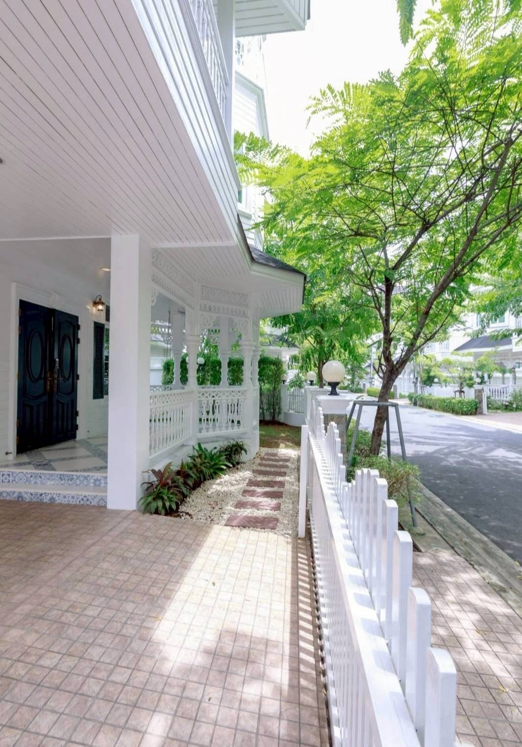 🏡✨ For Rent | Fantasia Villa 4
Newly Built Victorian Classic Residence in Bangna–Srinakarin | Ready to Move In | Near MRT Yellow Line – รูปที่ 3