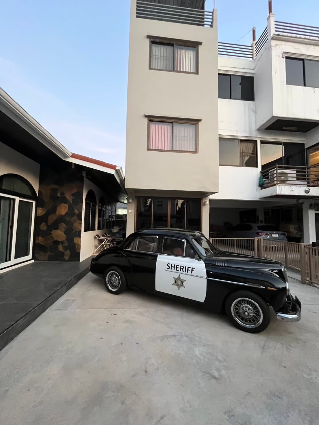 🏡✨ ให้เช่าบ้าน 2 หลังในรั้วเดียวกัน 📍 แต่งครบ พร้อมอยู่ ถนนสุโขทัย