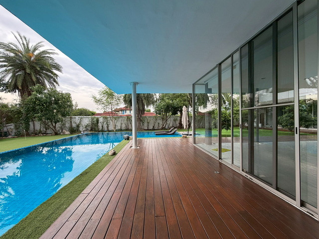 House for Sale with private pool at Windmill Golf Course House for Sale with private pool at Windmill Golf Course