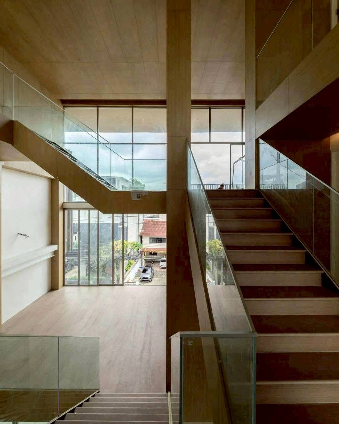 ขาย/ให้เช่า Luxury Home Office  | รัชดา 32 ใกล้ MRT ลาดพร้าว  Stand Alone 4 ชั้น ดีไซน์หรู พร้อมลิฟต์ส่วนตัว Home Office ที่ผสานการอยู่อาศัยและการทำงานไว้ในพื้นที่เดียวอย่างลงตัว  เข้า-ออกได้หลายเส้นทาง รัชดา 32 • รัชดา 36 • ลาดพร้าว • วังหิน – รูปที่ 4