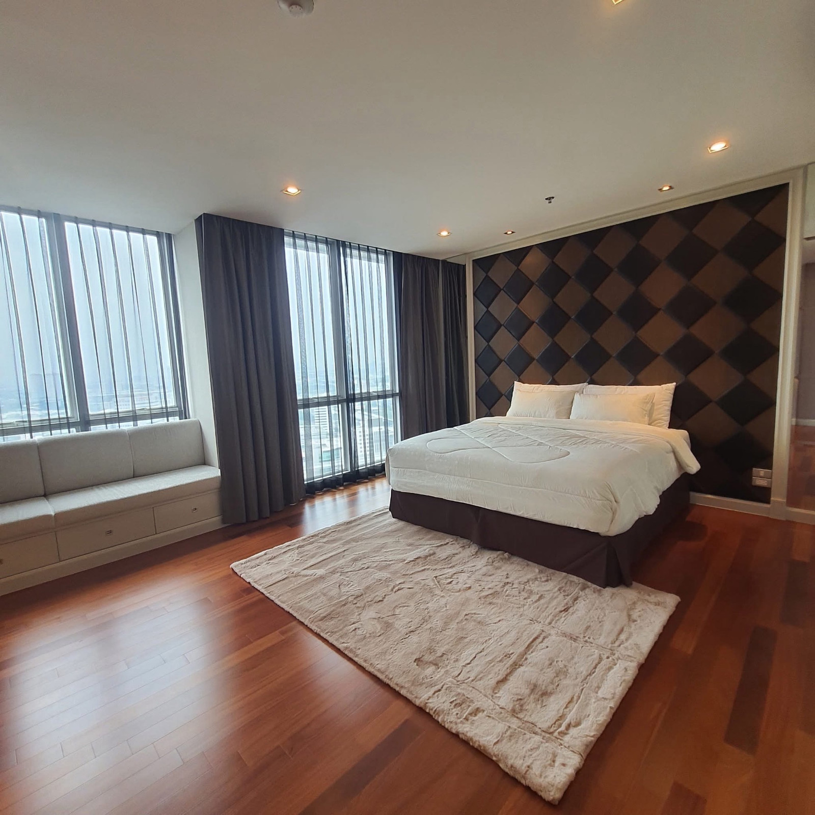🌇👑 Penthouse Duplex 2 floors | The Four Wings Residence Srinakarin ✨ Top floor, panoramic city view, corner room, area over 300 sq m. 💎