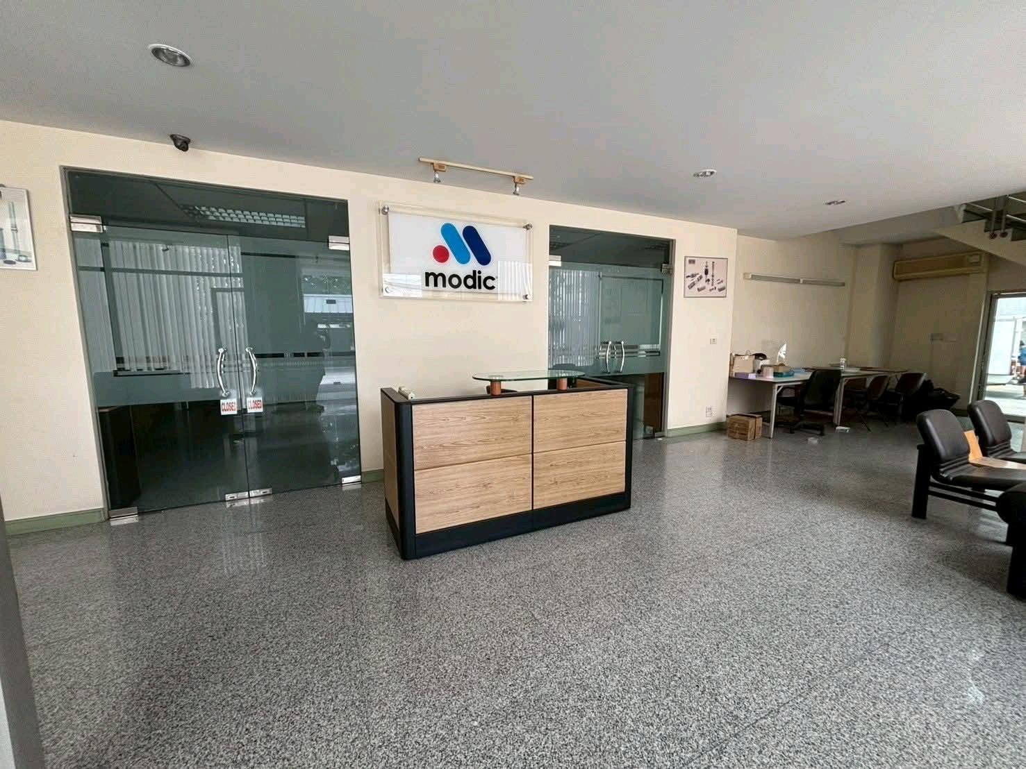 📌🏨 3-story private office building for rent.
  Alone building
Total usable area 600 sq m.

✅ 3 manager office rooms

✅ Employee work hall

✅ 1 meeting room, capacity 12 seats

✅ 2 document storage rooms

✅ Living room

✅ Product show room

✅ 1 kitchen roo – รูปที่ 4