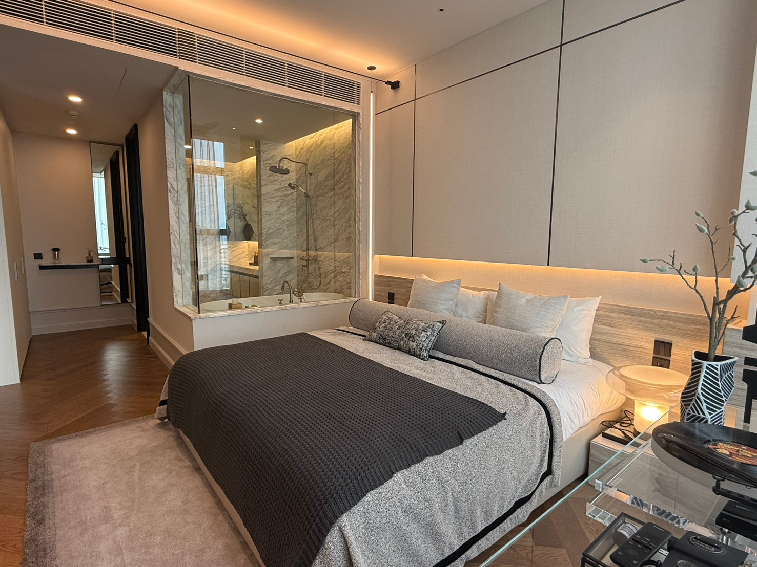 For sale: The Residences 38 | Luxury Freehold Condo next to BTS Thonglor | Room 1 Bedroom 57.11 sq m. 087-808-3690