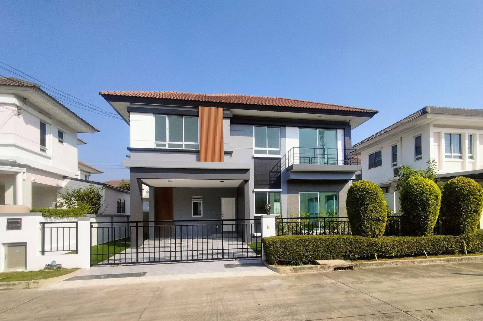 ขายด่วน ฟรีโอน บ้านตกแต่งใหม่สวย ทำเลทอง ใกล้เซ็นทรัลเวสวิล์ล   บ้านอยู่ต้นๆโครงการ โครงการไลฟ์บางกอกบูเลอวาร์ด  พระราม5 - ปิ่นเกล้า  