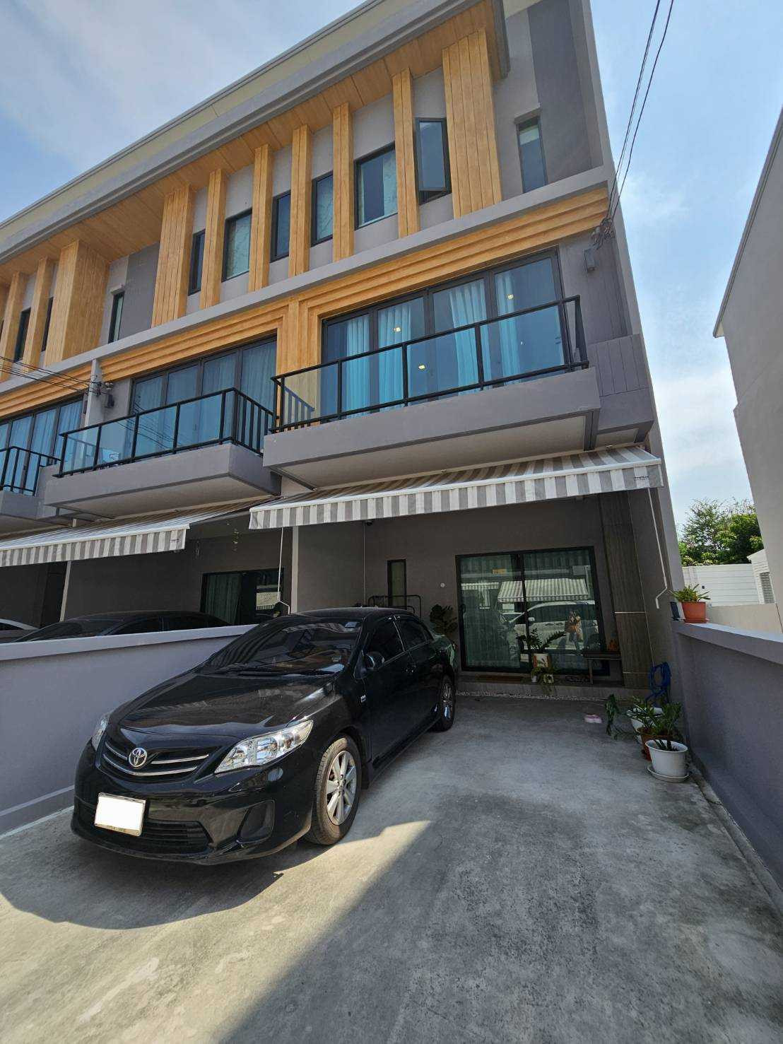 Urgent sale, townhome Eigen Home, 3 floors, 26 sq m, beautifully decorated, ready to move in.
