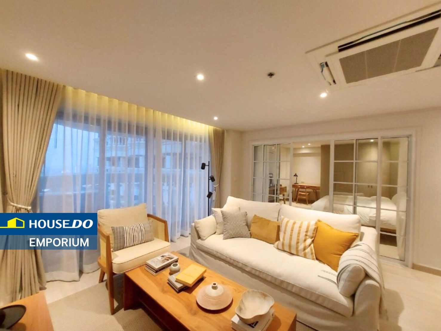 ✨ State Tower Condominium for Sale – Fully Renovated, Ready to Move In ✨  📍 Prime location in Bang Rak, Bangkok – Close to BTS Saphan Taksin