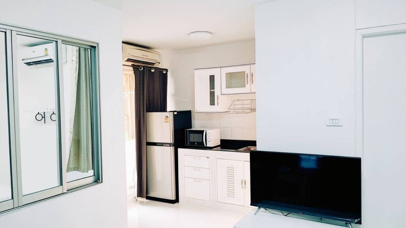 Condo for rent Lumpini Town Bodindecha-Ramkhamhaeng Building/building: D4 Floor: 5 Room size: 28 sq m. Price: 8,500 baht Nearby places: Ramkhamhaeng University Condo for rent Lumpini Town Bodindecha-Ramkhamhaeng Building/building: D4 Floor: 5 Room size: 28 sq m. Price: 8,500 baht Nearby places: Ramkhamhaeng University