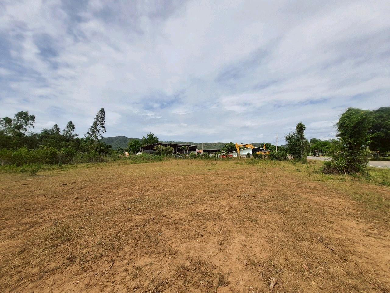 Urgent sale, beautiful plot of land. The  is selling it himself, next to the main road, easy for big cars to get in and out. – รูปที่ 3
