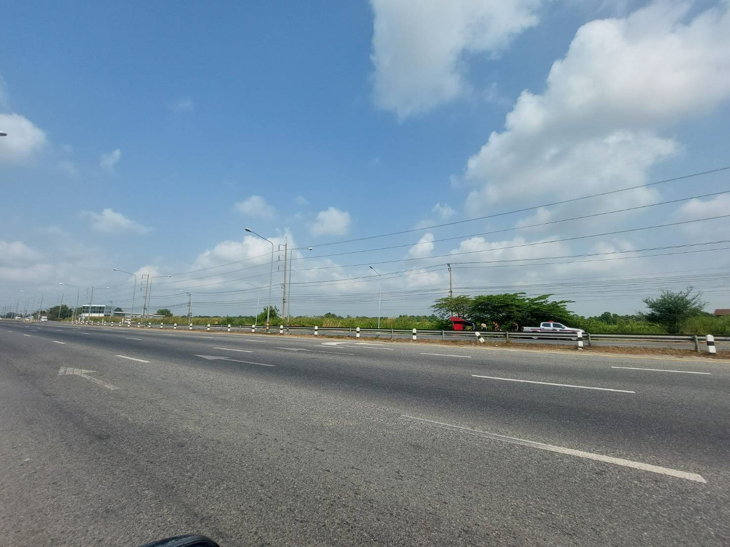 Land for sale next to Suwinthawong Road, width 111 meters, original rice field, very beautiful, selling cheap.