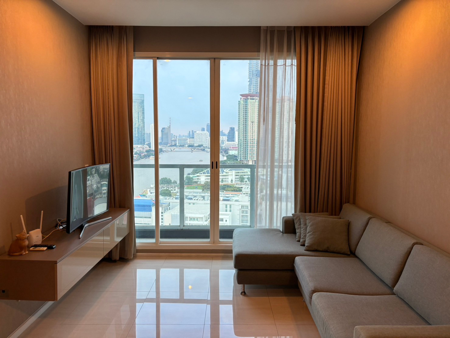 Condo for rent, Menam Residents, 12th floor, river view.