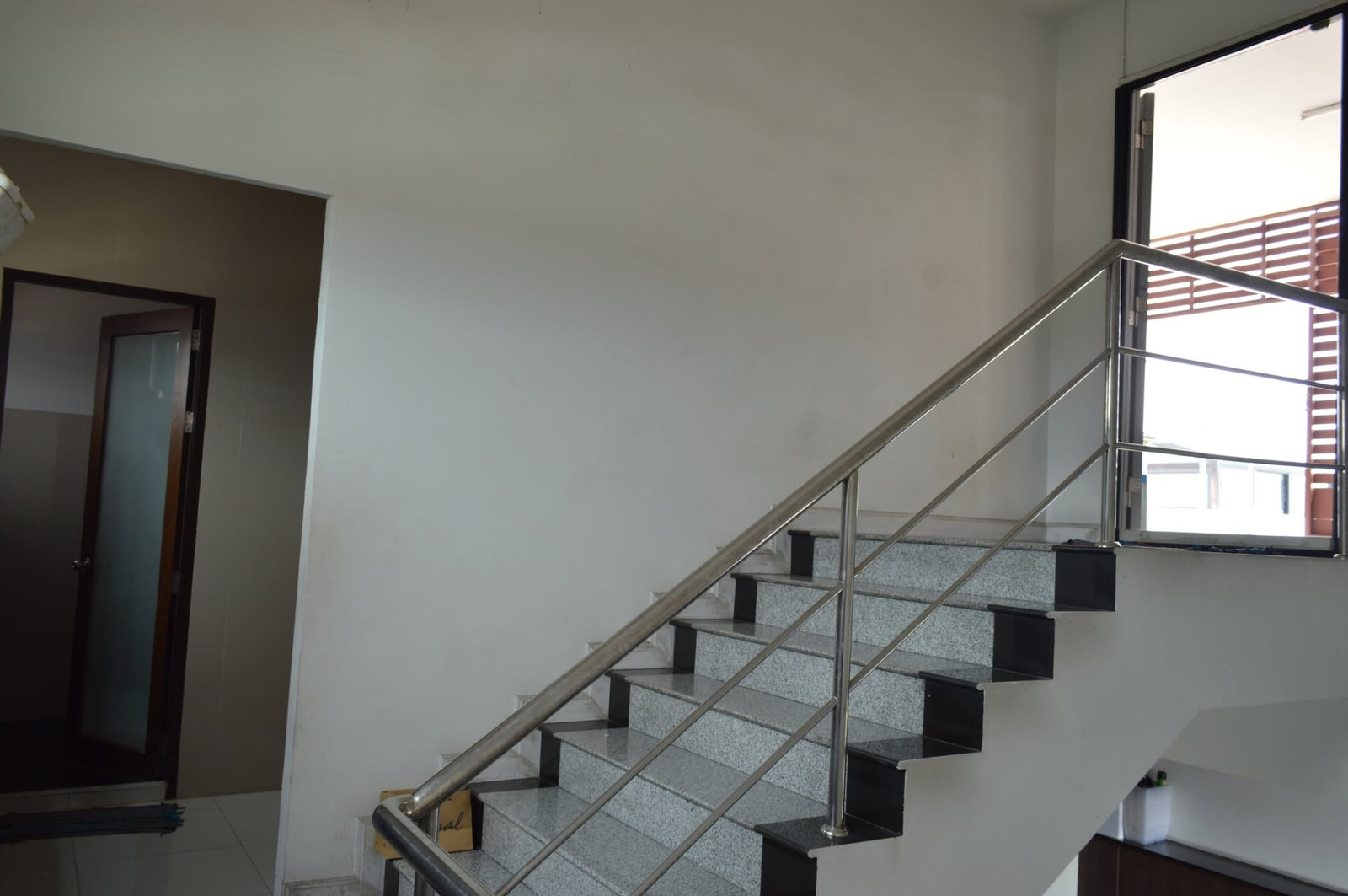 ขายอาคารสำนักงาน-ที่พักชั้นบน ขนาด 1,700 ตรม รามอินทรา – รูปที่ 3