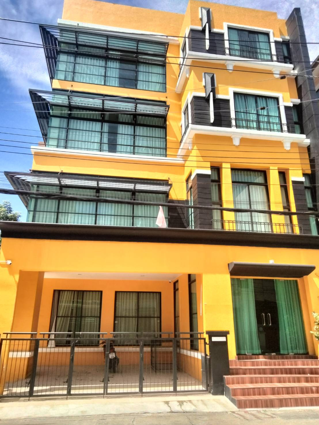 🏡 For rent, 4-story townhome building, ready to move in. Suitable for an office or residence, Nakniwat Chokchai 4.