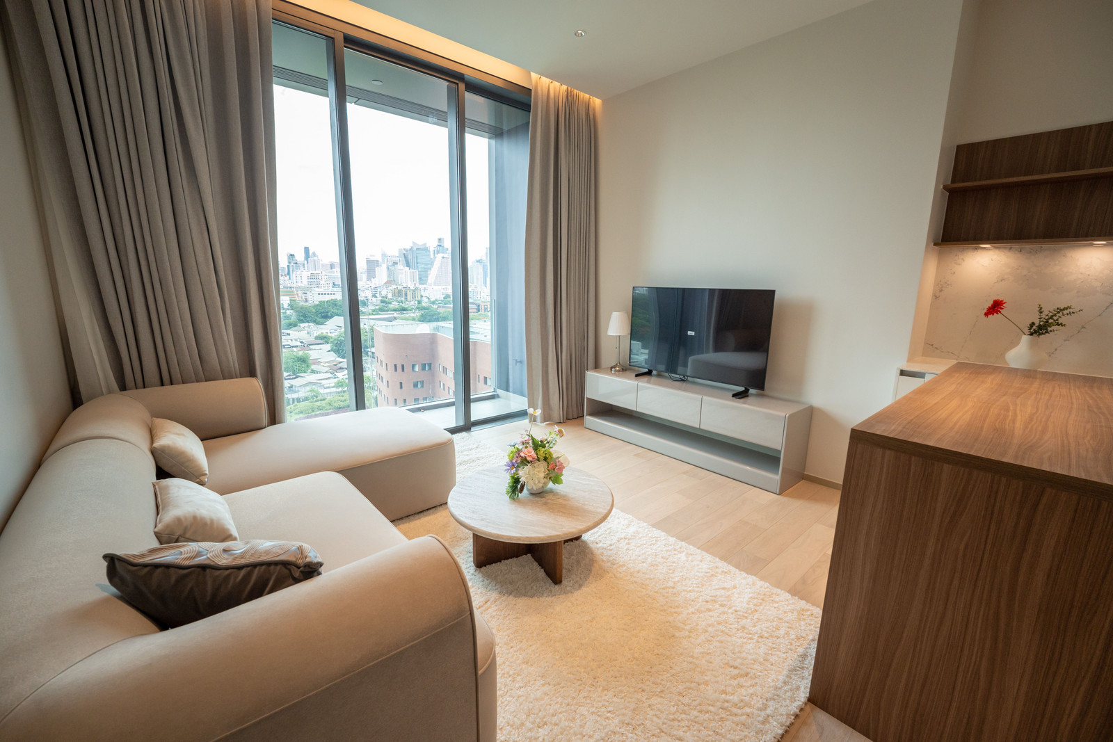 EIGHTEEN SEVEN One Bangkok: 1bed 1bath 51.95sqm. Sell 20,690,000 Rent: 120,000/mth Am: 0656199198 EIGHTEEN SEVEN One Bangkok: 1bed 1bath 51.95sqm. Sell 20,690,000 Rent: 120,000/mth Am: 0656199198