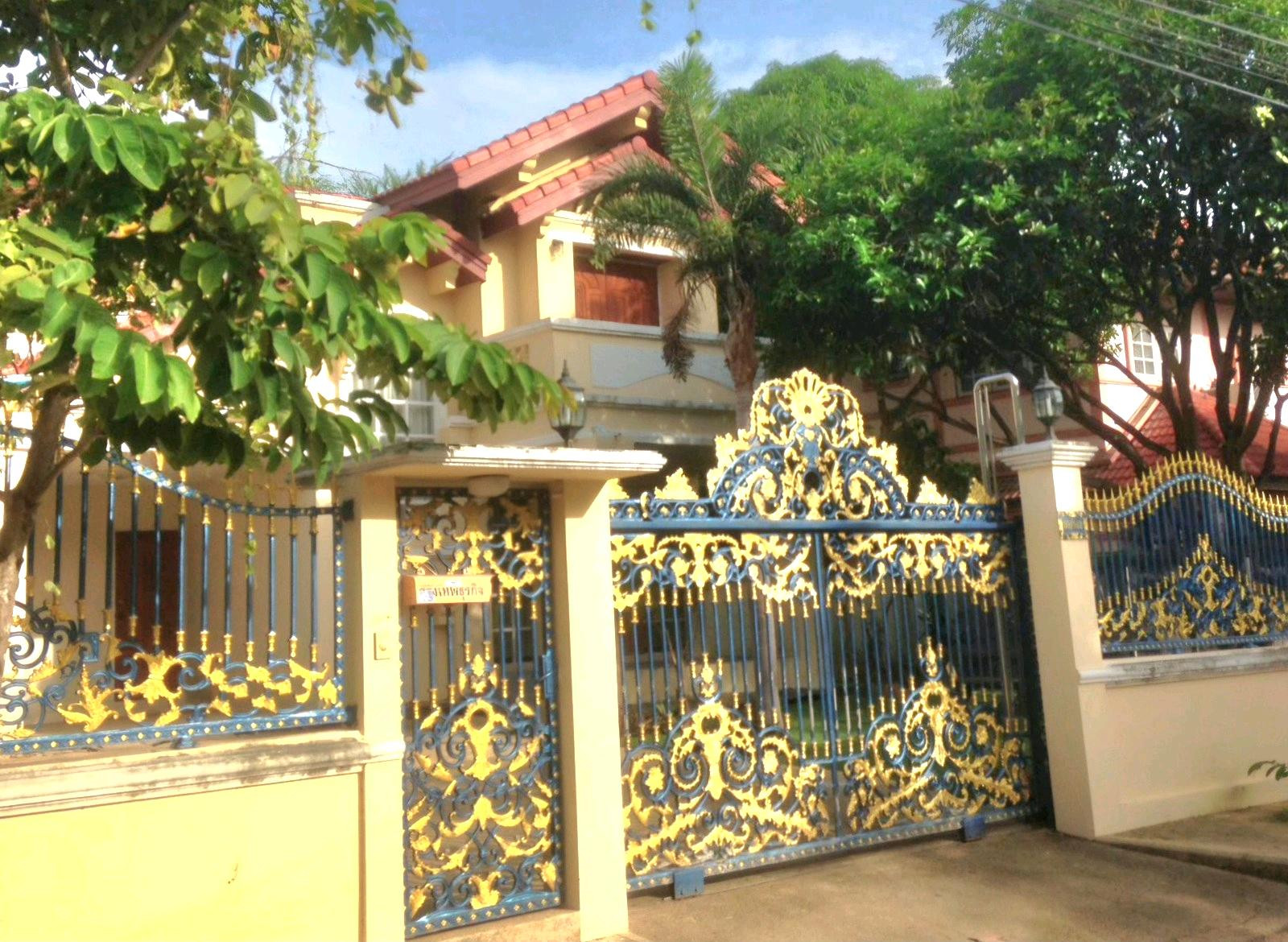 2-storey detached house for rent, 100 sq m., parking for many cars. Located on Srinakarin Road Near Paolo Samut Prakan Hospital 2-storey detached house for rent, 100 sq m., parking for many cars. Located on Srinakarin Road Near Paolo Samut Prakan Hospital