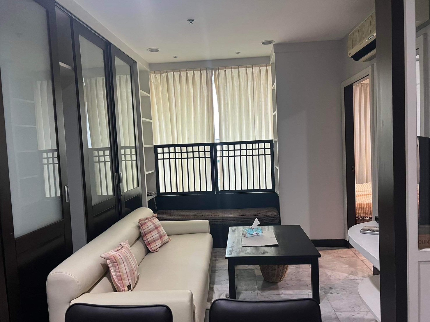 Sathorn House Condo very close to BTS Surasak (25 meters) furnished room for rent (2 bedroom) on 34 th floor only 27000 Baht per 1 month – รูปที่ 2