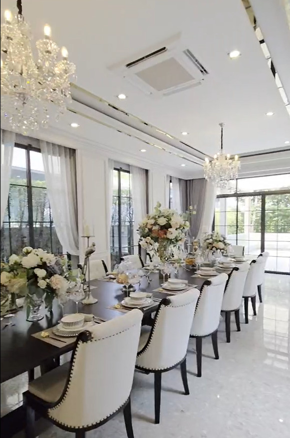 The Grand Pinklao Alpina Project, Palacio de Carlos house style The Grand Pinklao Alpina Project, Palacio de Carlos house style