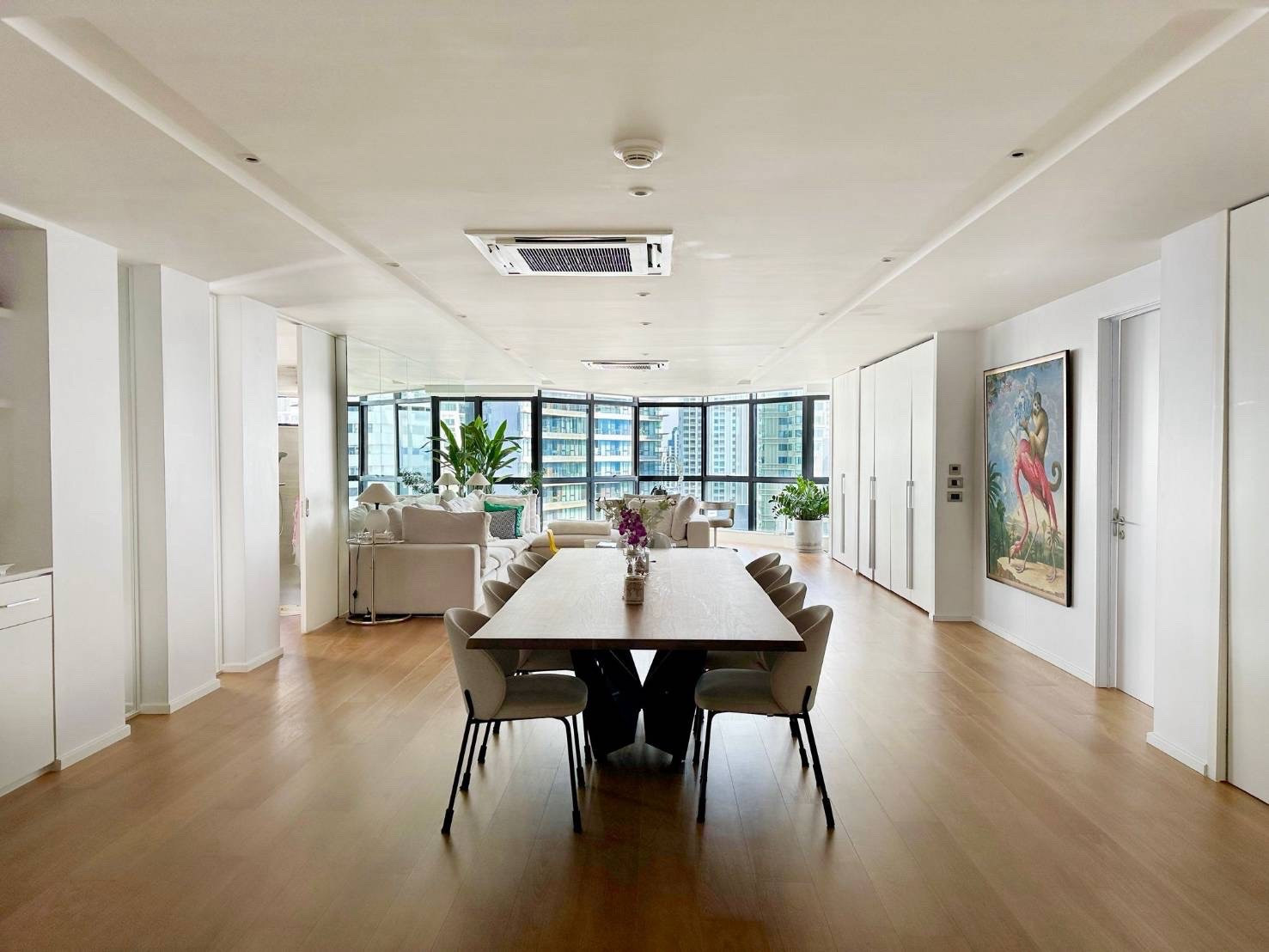 Sell with tenant 
Pet-Friendly 3 Bedroom Condo for Sale /rent at President Park Sukhumvit near BTS Phrom Phong Prime Bangkok Location Ideal for Living or Investment