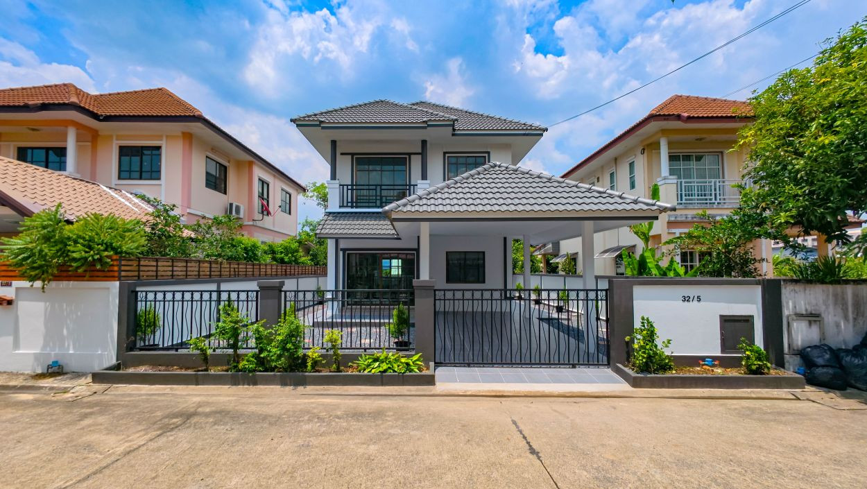 2-story detached house for sale, Temsiri Park 2, Mitmaitri Road, 61.9 sq m., 4 bedrooms, 2 bathrooms, has garden space around the house.