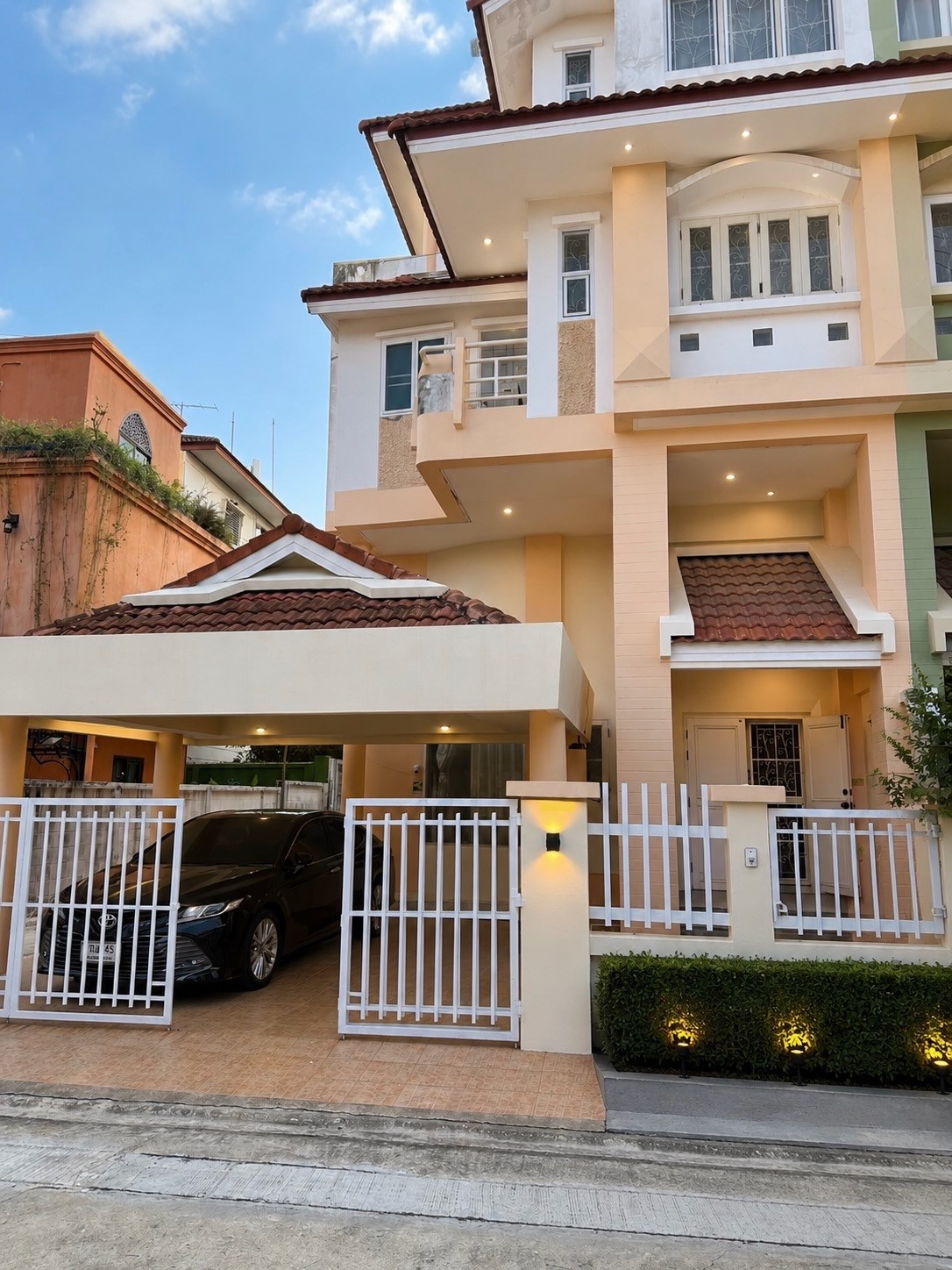 🔥For sale/for rent🔥 Twin house City Park Phatthanakan 38 #3 bedrooms #3 bathrooms, parking for 2 cars. Make an appointment to view the house Line : @livingperfect 🔥For sale/for rent🔥 Twin house City Park Phatthanakan 38 #3 bedrooms #3 bathrooms, parking for 2 cars. Make an appointment to view the house Line : @livingperfect