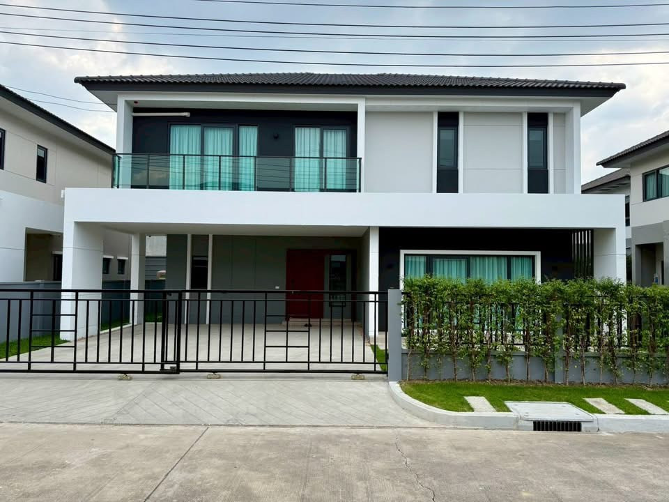 ให้เช่า บ้านเดี่ยว Centro วิภาวดี ขนาด 274 ตร.ม. 4 ห้องนอน 5 ห้องน้ำ ใกล้สนามบินดอนเมือง ใกล้ Clubhouse 99,000/เดือน ให้เช่า บ้านเดี่ยว Centro วิภาวดี ขนาด 274 ตร.ม. 4 ห้องนอน 5 ห้องน้ำ ใกล้สนามบินดอนเมือง ใกล้ Clubhouse 99,000/เดือน