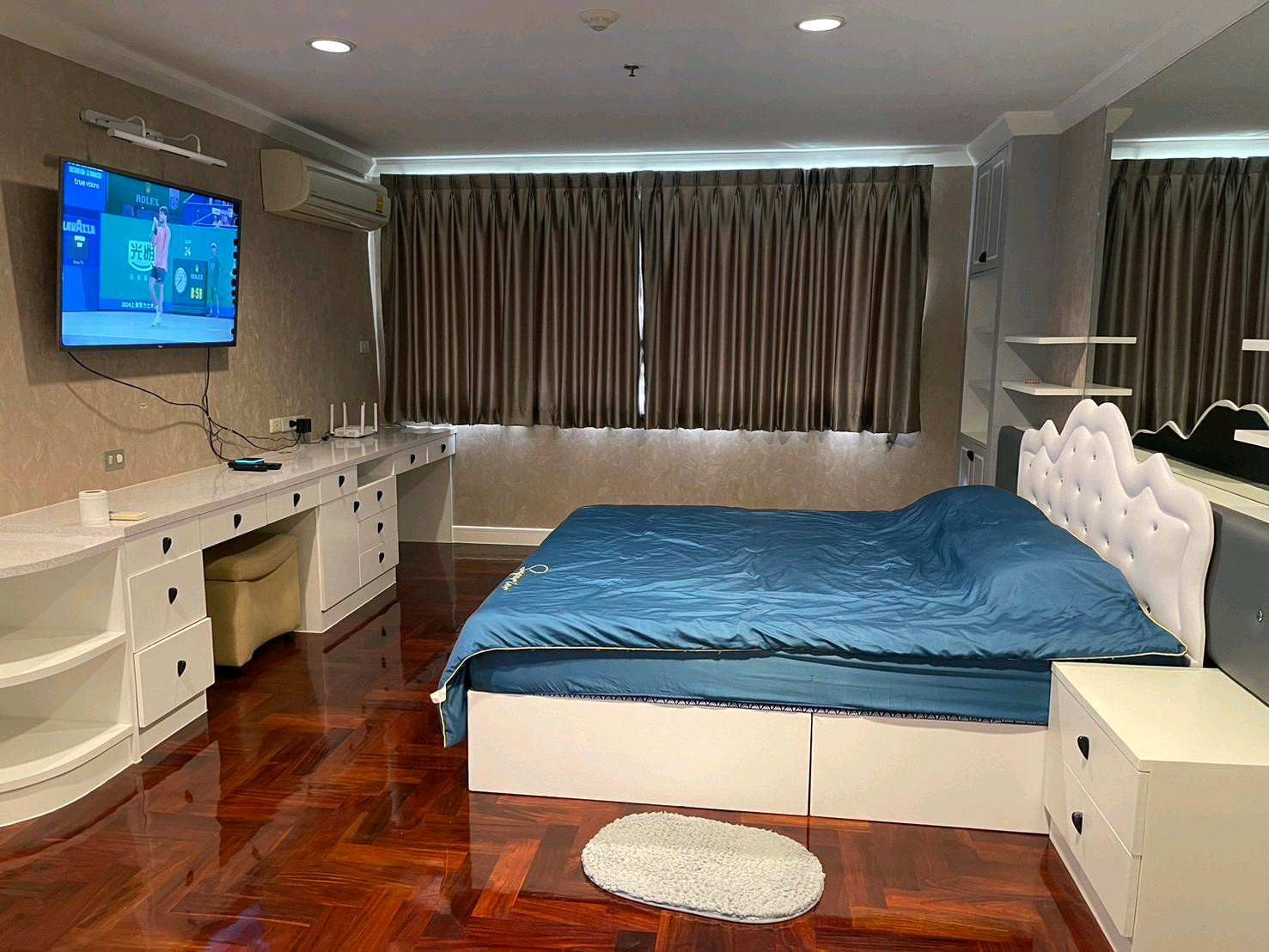 1 bed 1 bathroom for rent, price 24,000 Baht/Month. Located at Royal Place 2 near by BTS Rajdamri, located in the middle of Bangkok , super easy to get around. The unit ready to move in , if you interested please contact 081-658-2322 Apple