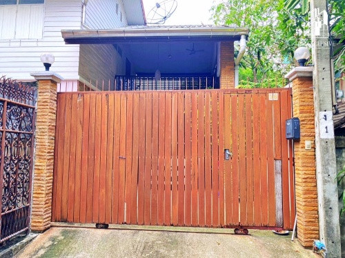 ขายบ้านเดี่ยว พร้อมที่ดิน ซอยรามคำแหง 130 บ้านเดี่ยว 2 ชั้น ครึ่งปูนครึ่งไม้ ขายบ้านเดี่ยว พร้อมที่ดิน ซอยรามคำแหง 130 บ้านเดี่ยว 2 ชั้น ครึ่งปูนครึ่งไม้
